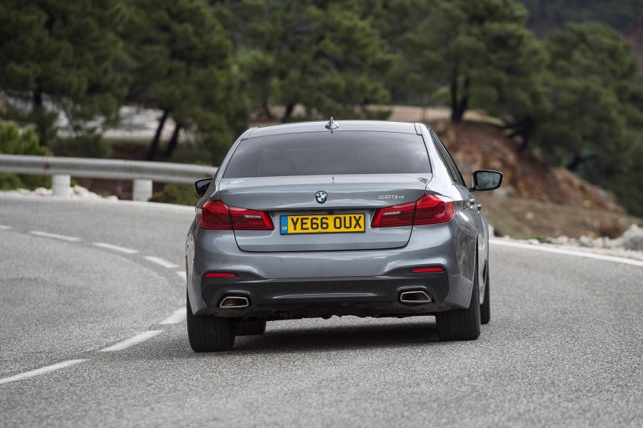  BMW 520d Sedan M Sport 2017 года  (UK) (фото 28 из 40)